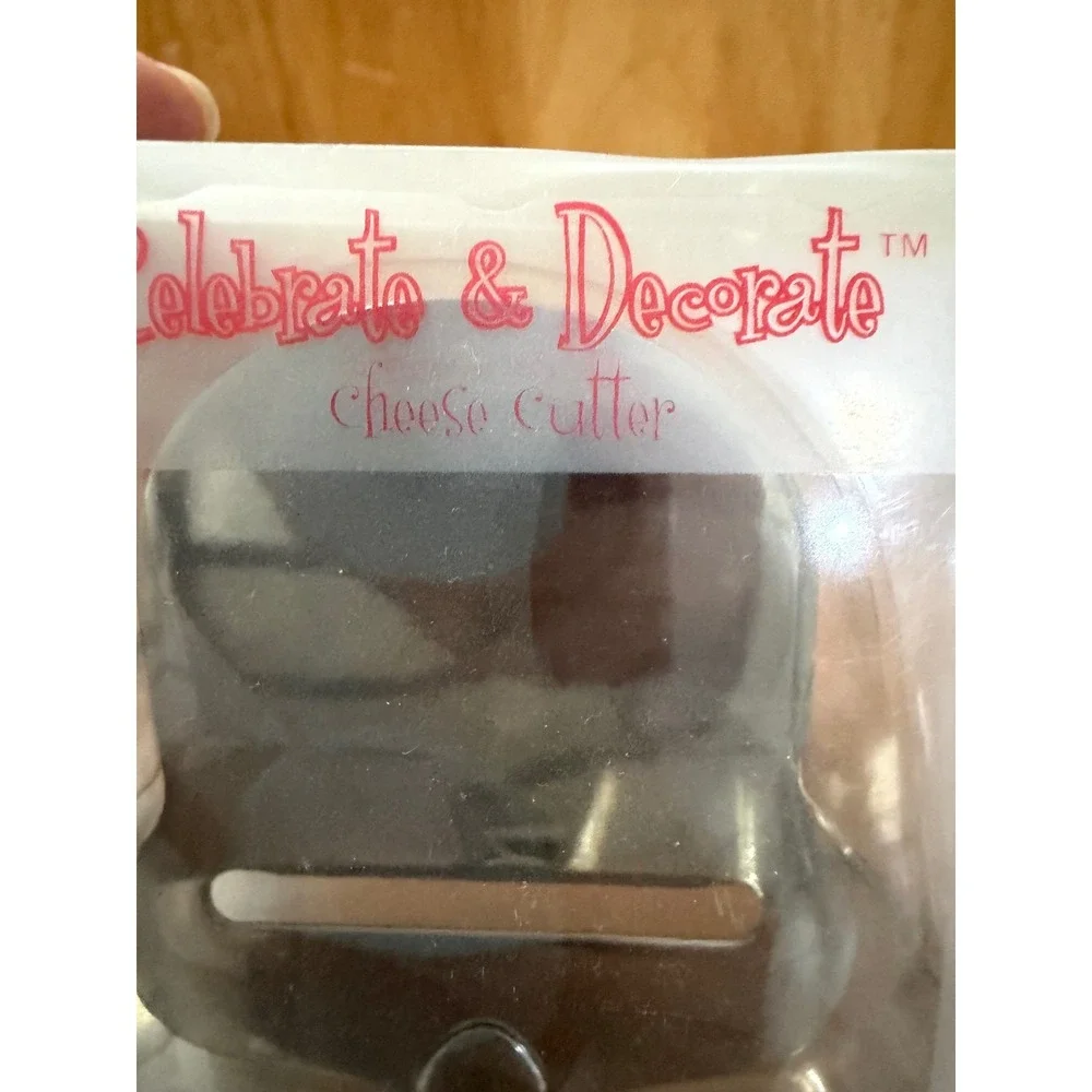 Celebrate &‎ Decorate Cheese Cutter and Russ Holiday Wine Charms Set